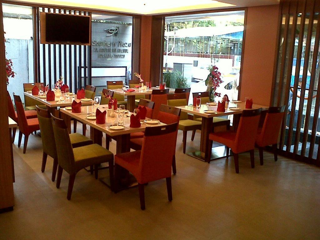 เซาเทิร์น พลาซา Hotel โกลกาตา ภายนอก รูปภาพ
