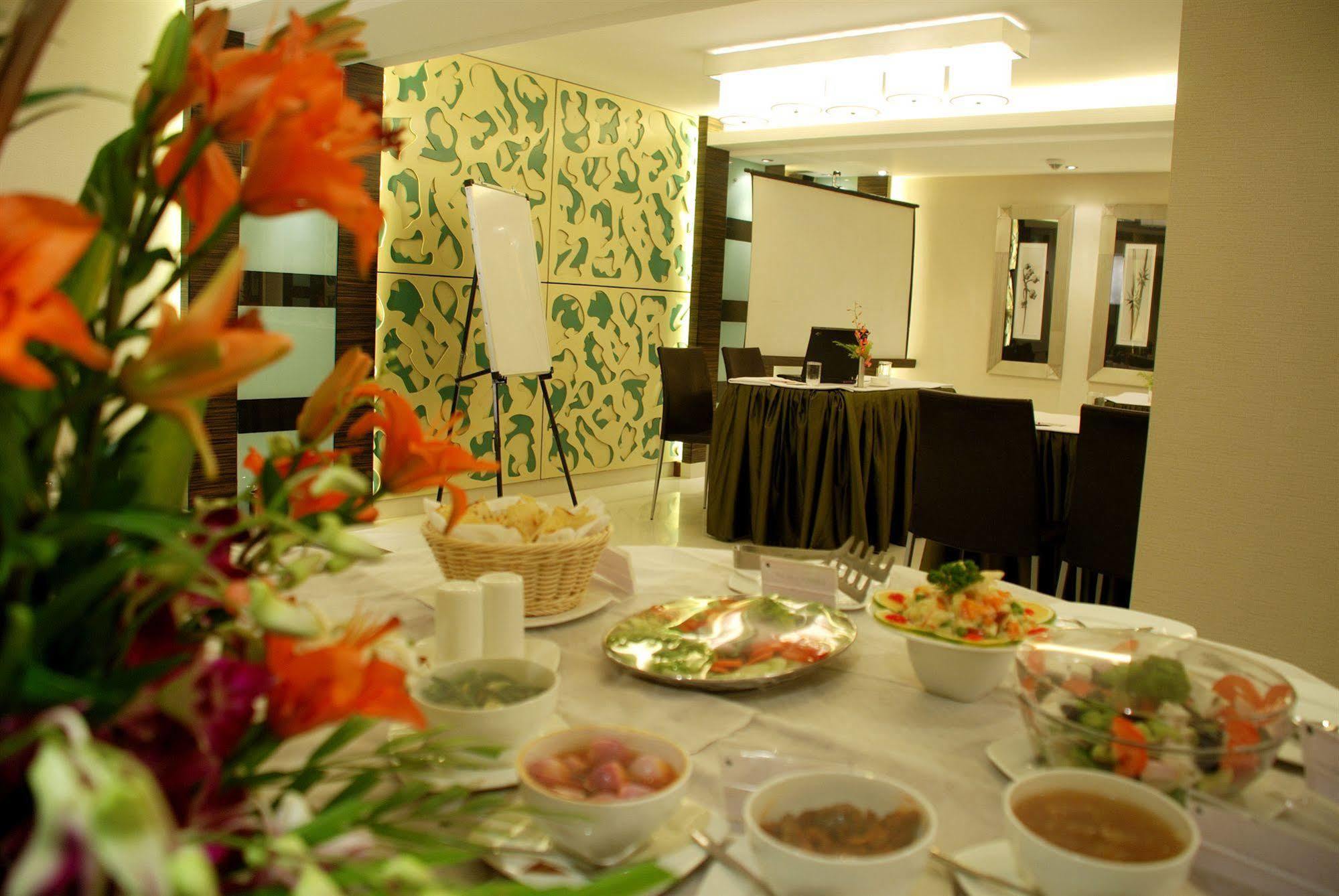 เซาเทิร์น พลาซา Hotel โกลกาตา ภายนอก รูปภาพ