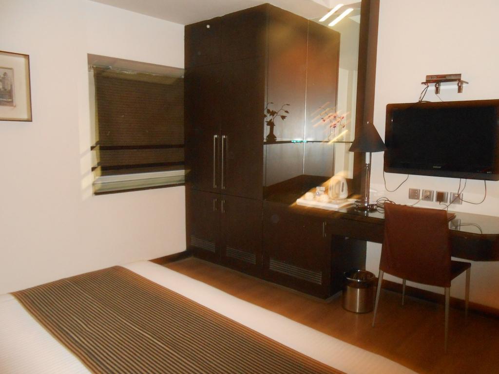 เซาเทิร์น พลาซา Hotel โกลกาตา ภายนอก รูปภาพ
