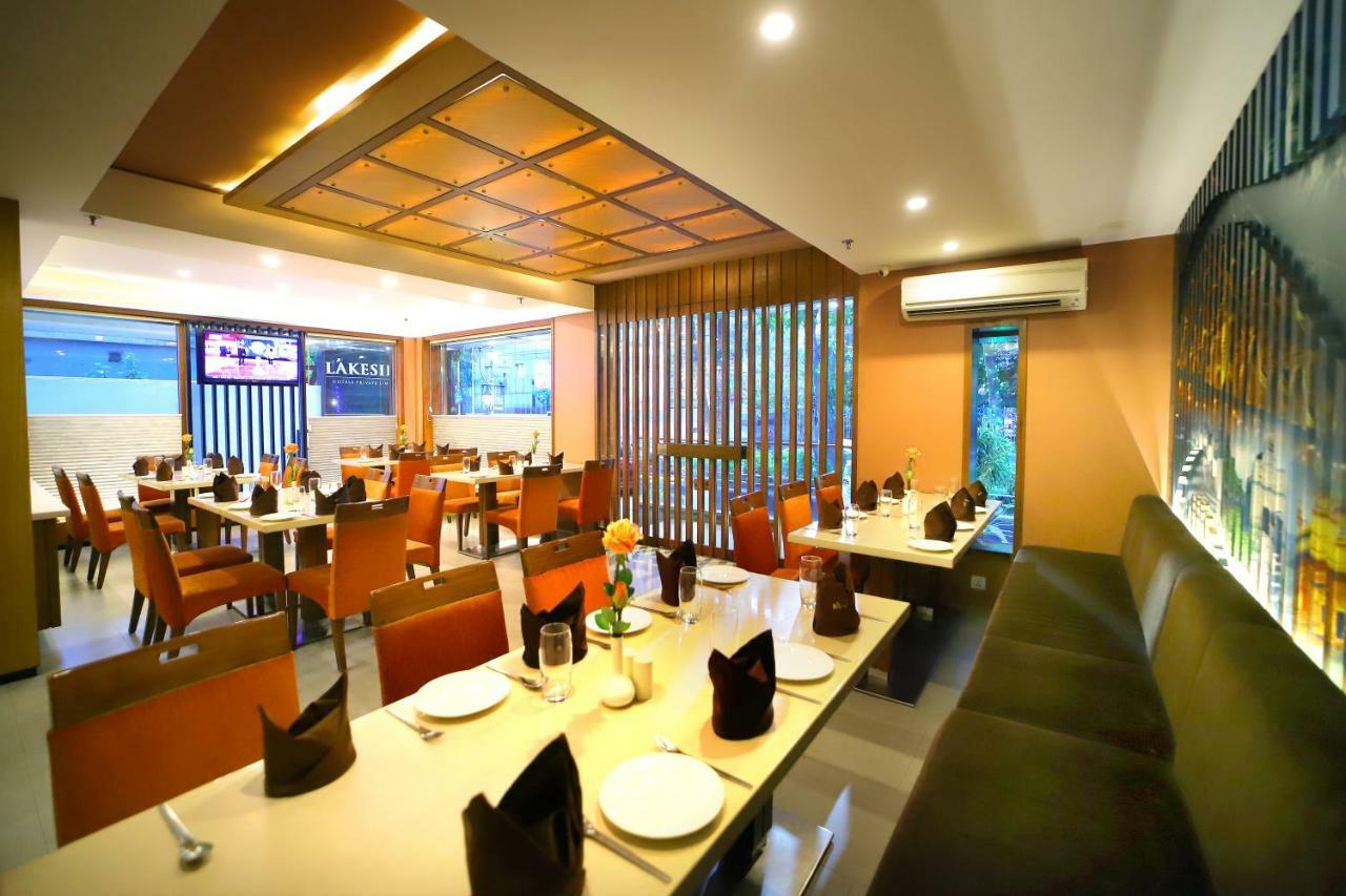 เซาเทิร์น พลาซา Hotel โกลกาตา ภายนอก รูปภาพ